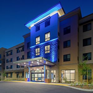 Holiday Inn Express & Suites - Valencia - Santa Clarita, An Ihg Hotel